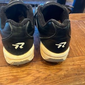 Women’s Ringor pitching toe metal cleats